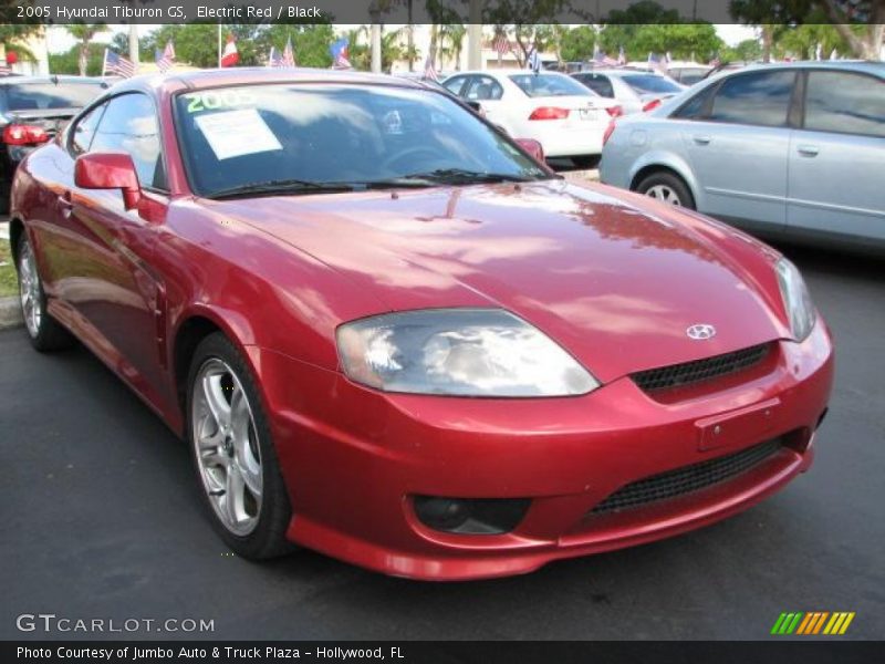 Front 3/4 View of 2005 Tiburon GS