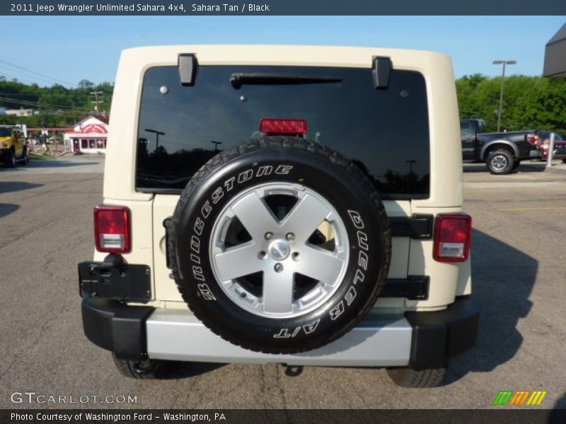 Sahara Tan / Black 2011 Jeep Wrangler Unlimited Sahara 4x4