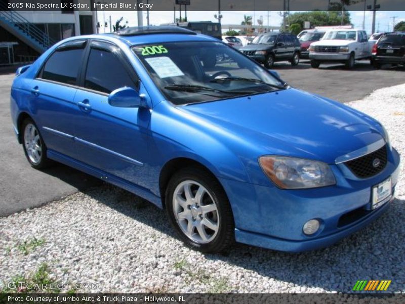 Front 3/4 View of 2005 Spectra LX Sedan