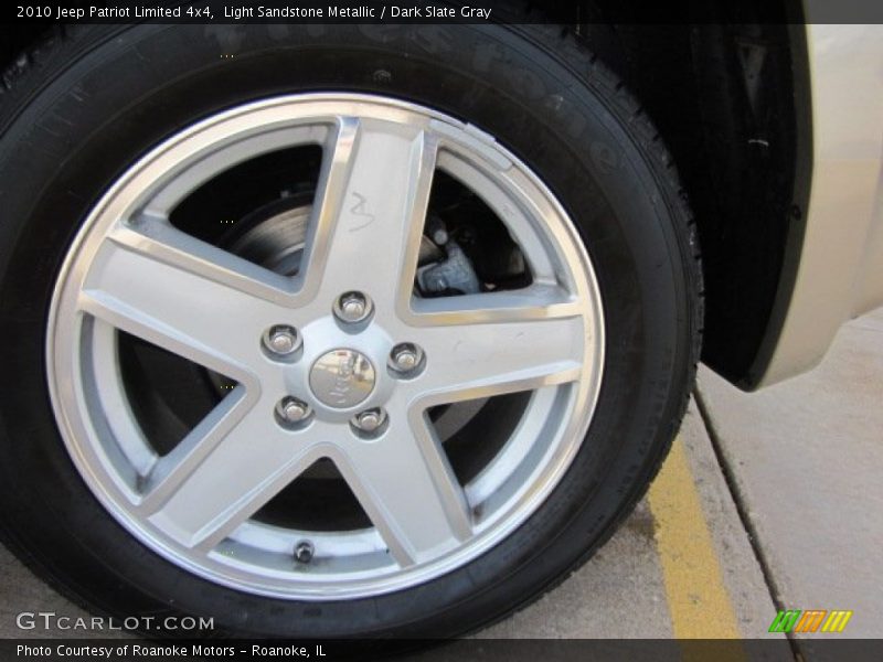 Light Sandstone Metallic / Dark Slate Gray 2010 Jeep Patriot Limited 4x4