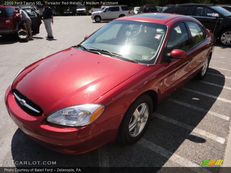 Front 3/4 View of 2000 Taurus SEL