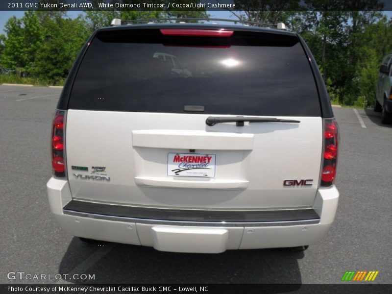 White Diamond Tintcoat / Cocoa/Light Cashmere 2011 GMC Yukon Denali AWD