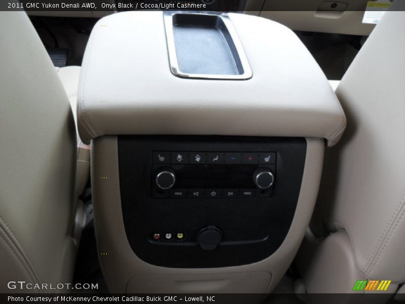 Onyx Black / Cocoa/Light Cashmere 2011 GMC Yukon Denali AWD