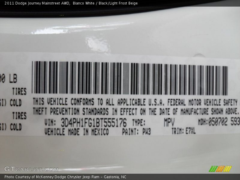 Bianco White / Black/Light Frost Beige 2011 Dodge Journey Mainstreet AWD