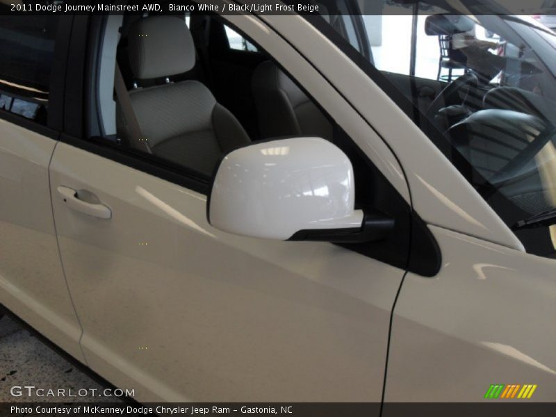 Bianco White / Black/Light Frost Beige 2011 Dodge Journey Mainstreet AWD