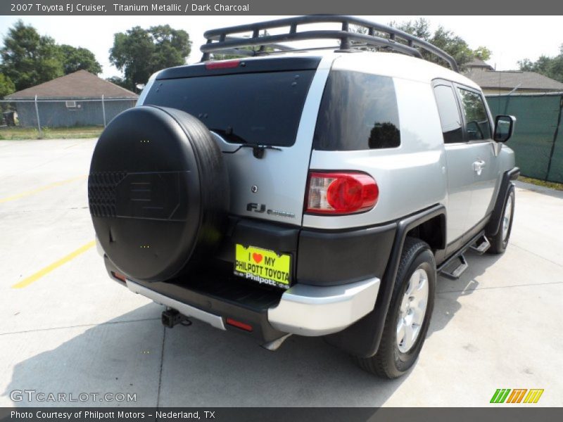 Titanium Metallic / Dark Charcoal 2007 Toyota FJ Cruiser
