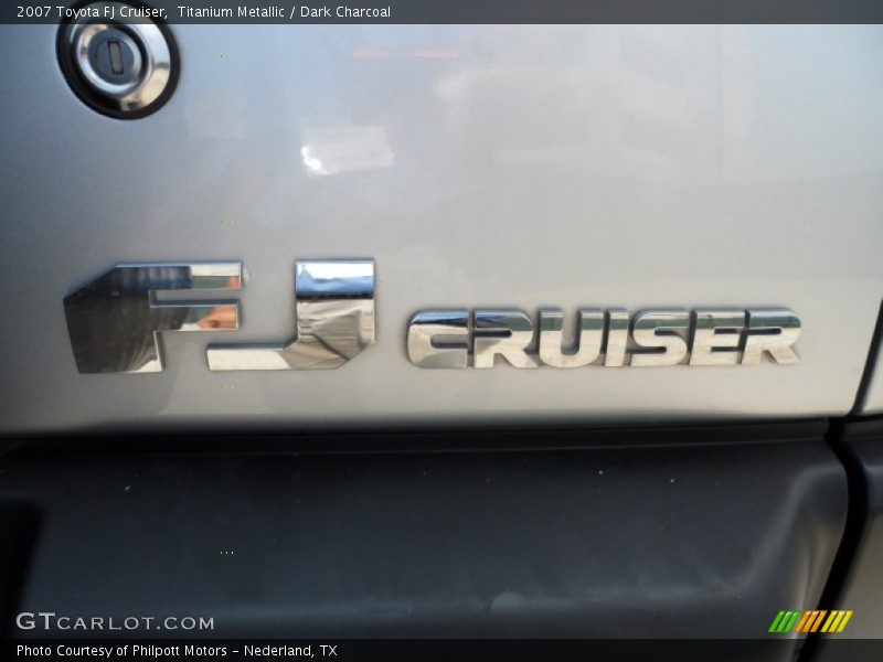 Titanium Metallic / Dark Charcoal 2007 Toyota FJ Cruiser