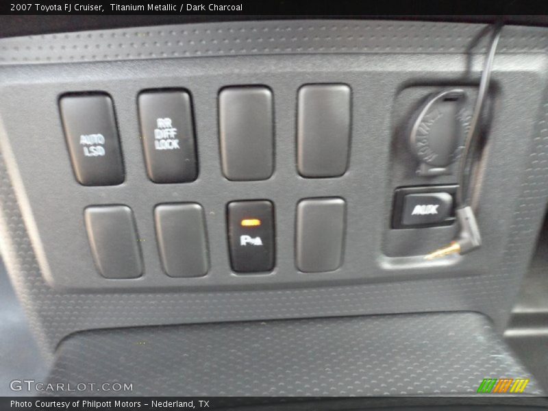 Titanium Metallic / Dark Charcoal 2007 Toyota FJ Cruiser