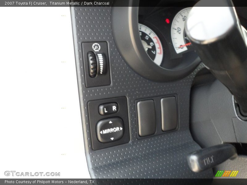 Titanium Metallic / Dark Charcoal 2007 Toyota FJ Cruiser