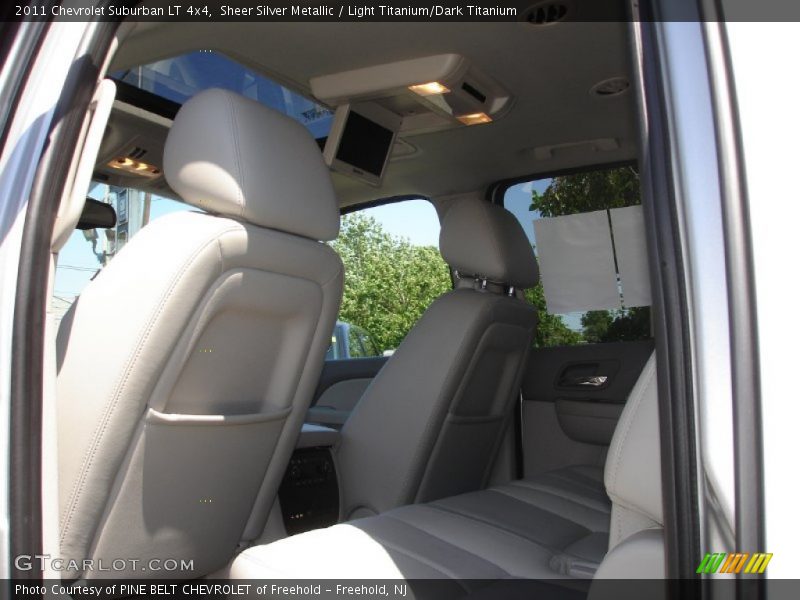 Sheer Silver Metallic / Light Titanium/Dark Titanium 2011 Chevrolet Suburban LT 4x4