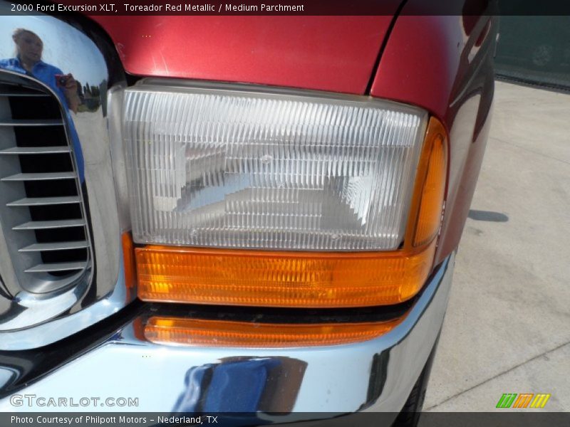 Toreador Red Metallic / Medium Parchment 2000 Ford Excursion XLT