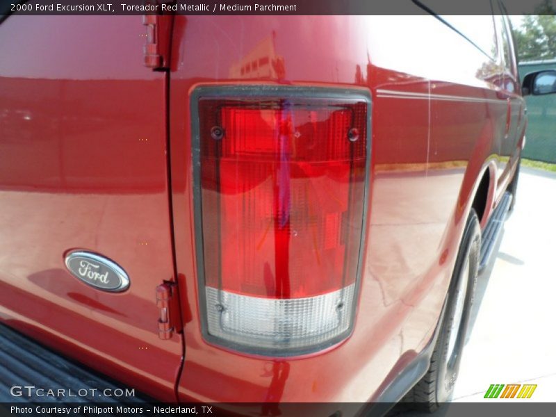 Toreador Red Metallic / Medium Parchment 2000 Ford Excursion XLT