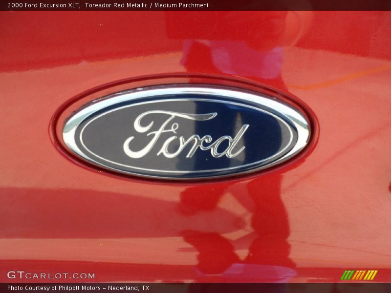 Toreador Red Metallic / Medium Parchment 2000 Ford Excursion XLT