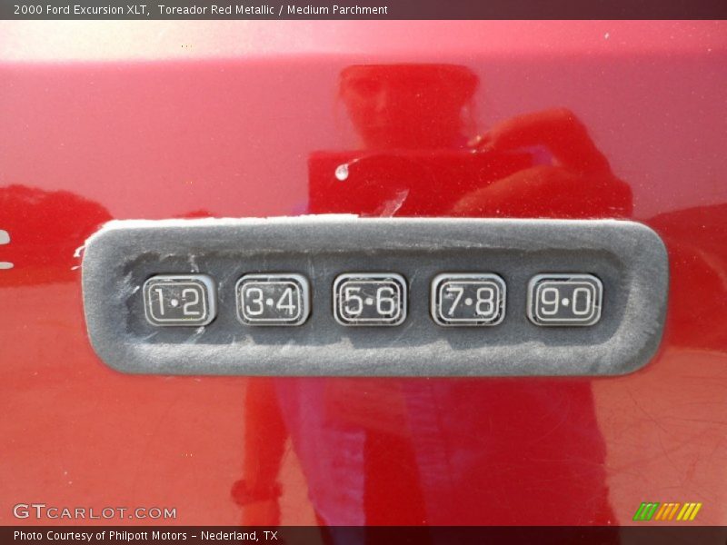 Toreador Red Metallic / Medium Parchment 2000 Ford Excursion XLT