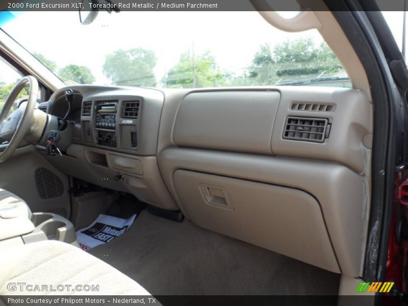 Toreador Red Metallic / Medium Parchment 2000 Ford Excursion XLT
