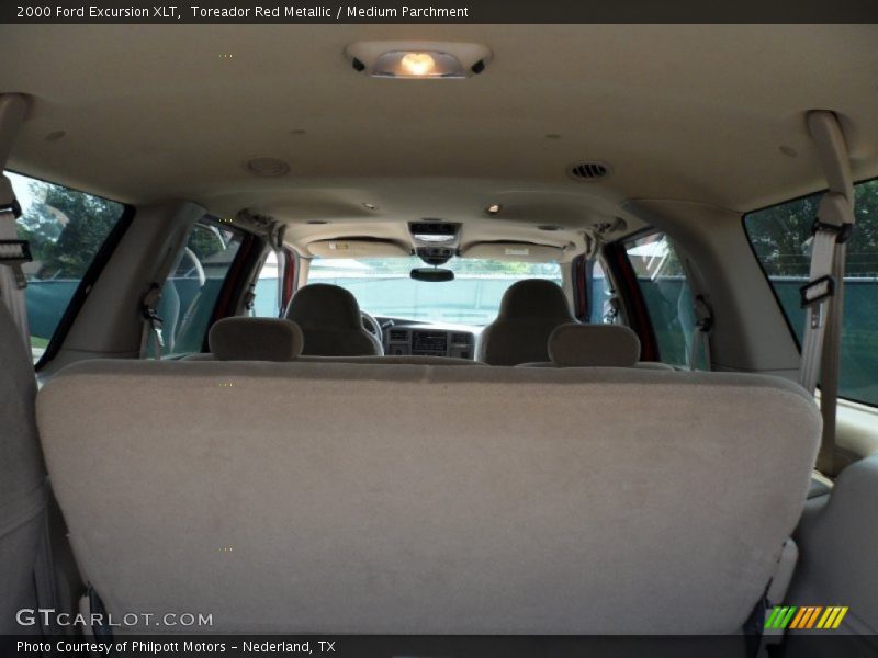 Toreador Red Metallic / Medium Parchment 2000 Ford Excursion XLT