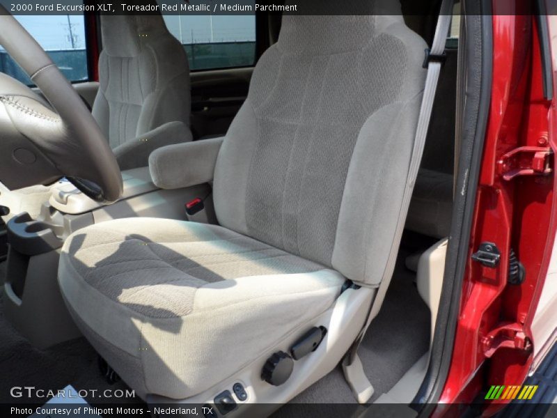 Toreador Red Metallic / Medium Parchment 2000 Ford Excursion XLT