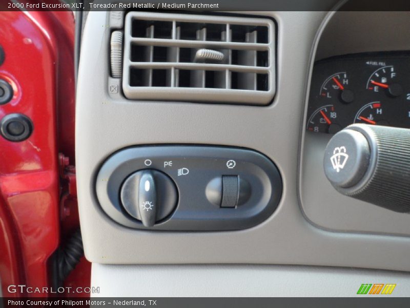 Toreador Red Metallic / Medium Parchment 2000 Ford Excursion XLT