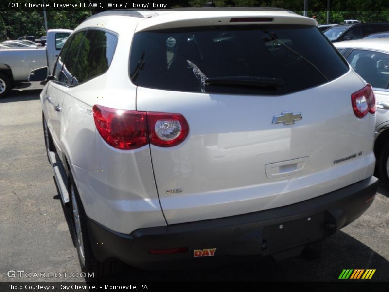White / Ebony/Ebony 2011 Chevrolet Traverse LT AWD