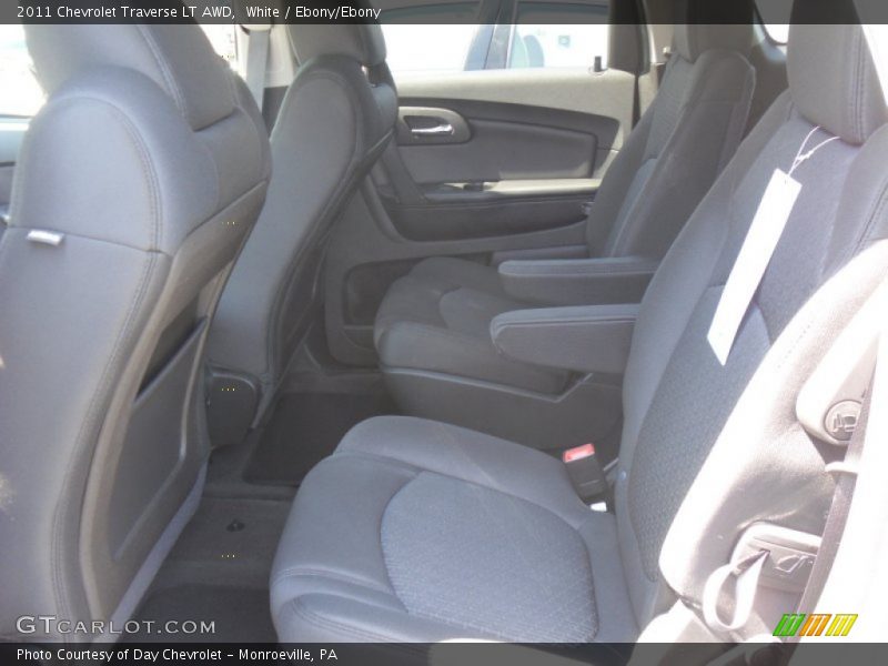 White / Ebony/Ebony 2011 Chevrolet Traverse LT AWD