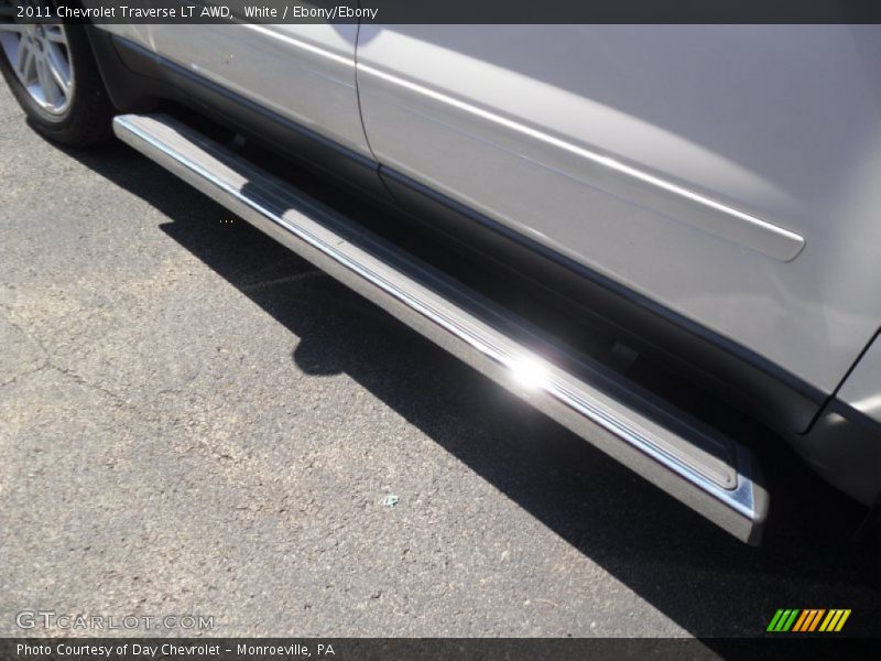 White / Ebony/Ebony 2011 Chevrolet Traverse LT AWD