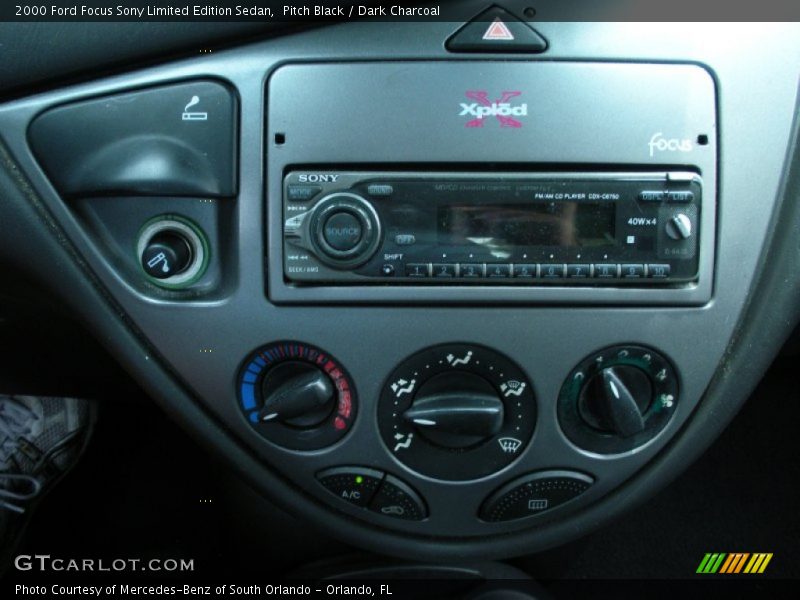 Controls of 2000 Focus Sony Limited Edition Sedan