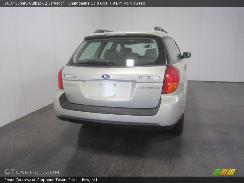 Champagne Gold Opal / Warm Ivory Tweed 2007 Subaru Outback 2.5i Wagon