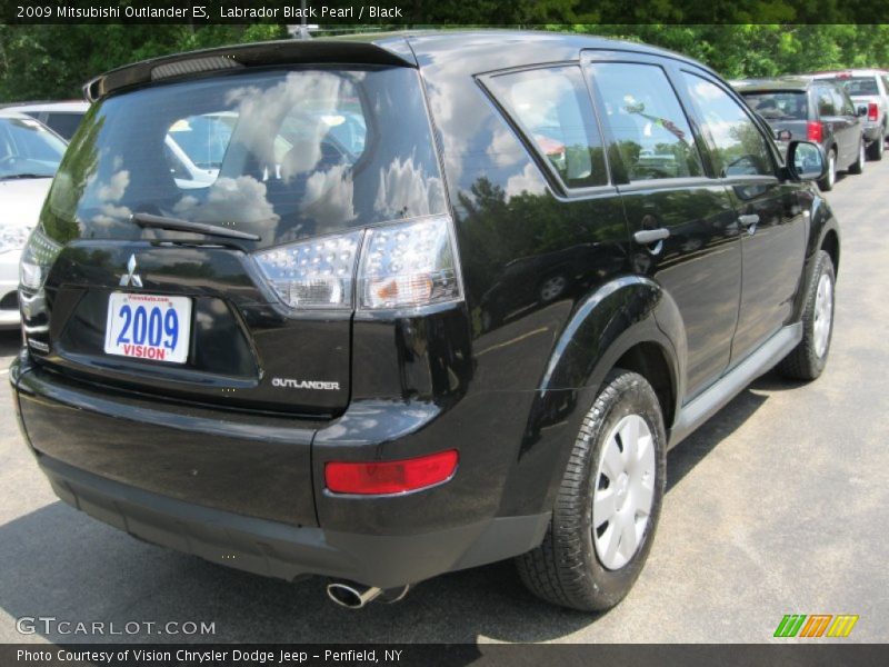 Labrador Black Pearl / Black 2009 Mitsubishi Outlander ES