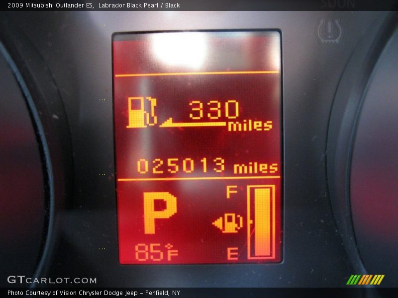 Labrador Black Pearl / Black 2009 Mitsubishi Outlander ES
