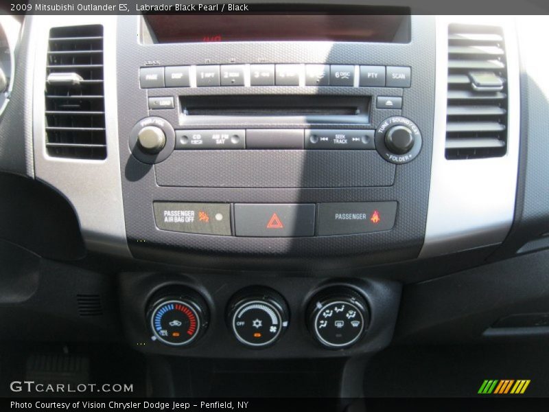 Labrador Black Pearl / Black 2009 Mitsubishi Outlander ES