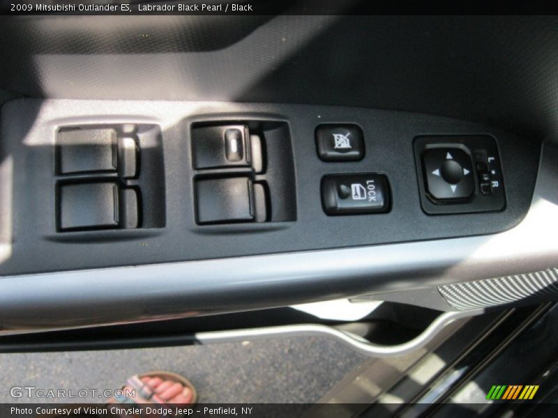 Labrador Black Pearl / Black 2009 Mitsubishi Outlander ES