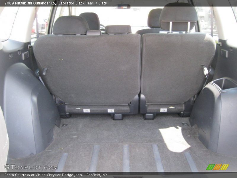 Labrador Black Pearl / Black 2009 Mitsubishi Outlander ES