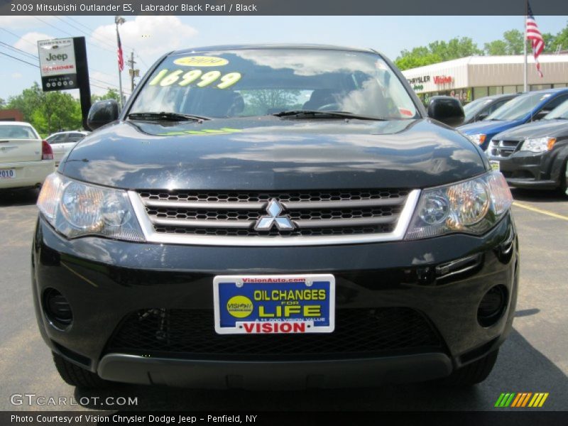Labrador Black Pearl / Black 2009 Mitsubishi Outlander ES