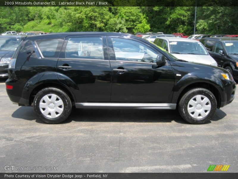 Labrador Black Pearl / Black 2009 Mitsubishi Outlander ES
