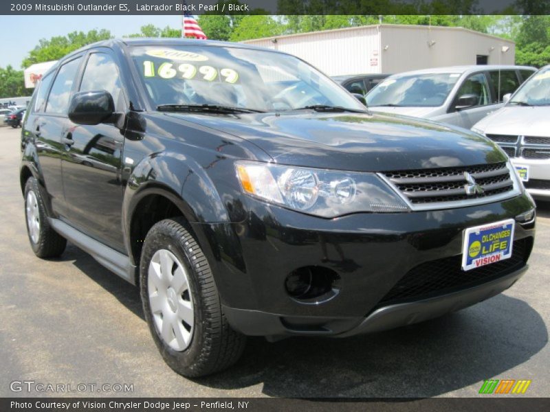 Labrador Black Pearl / Black 2009 Mitsubishi Outlander ES