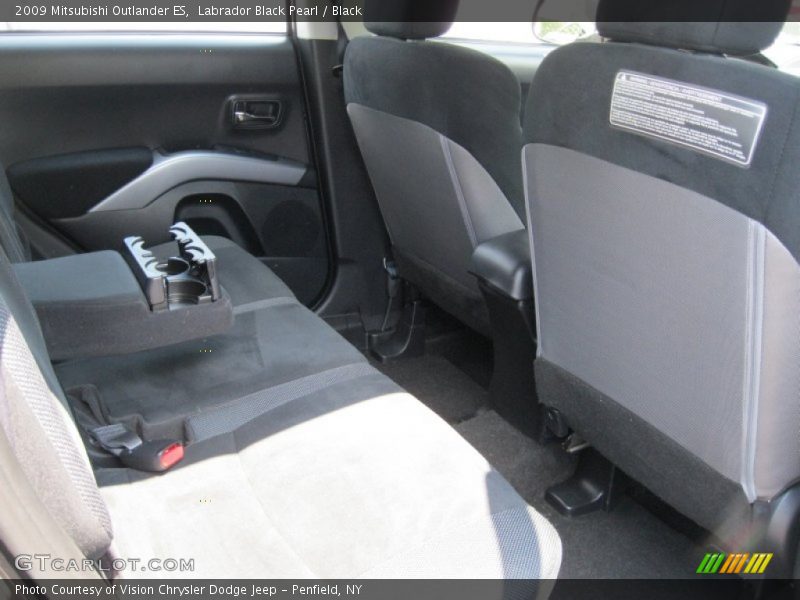 Labrador Black Pearl / Black 2009 Mitsubishi Outlander ES