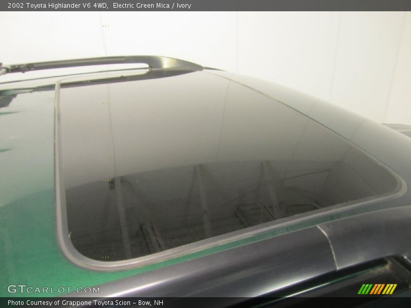 Electric Green Mica / Ivory 2002 Toyota Highlander V6 4WD