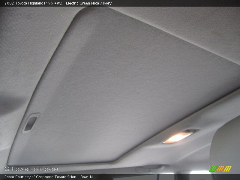 Electric Green Mica / Ivory 2002 Toyota Highlander V6 4WD