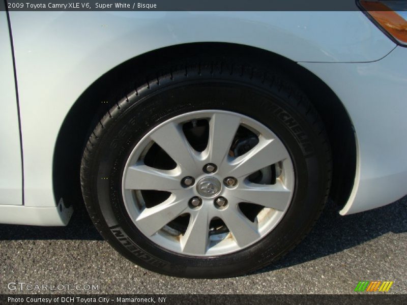 Super White / Bisque 2009 Toyota Camry XLE V6