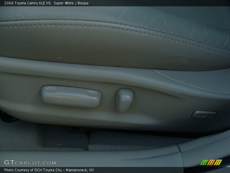 Super White / Bisque 2009 Toyota Camry XLE V6