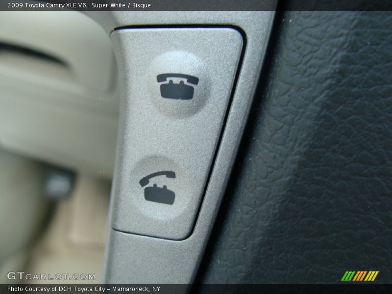 Super White / Bisque 2009 Toyota Camry XLE V6