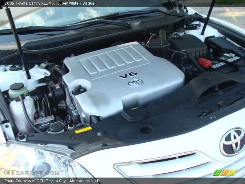 Super White / Bisque 2009 Toyota Camry XLE V6