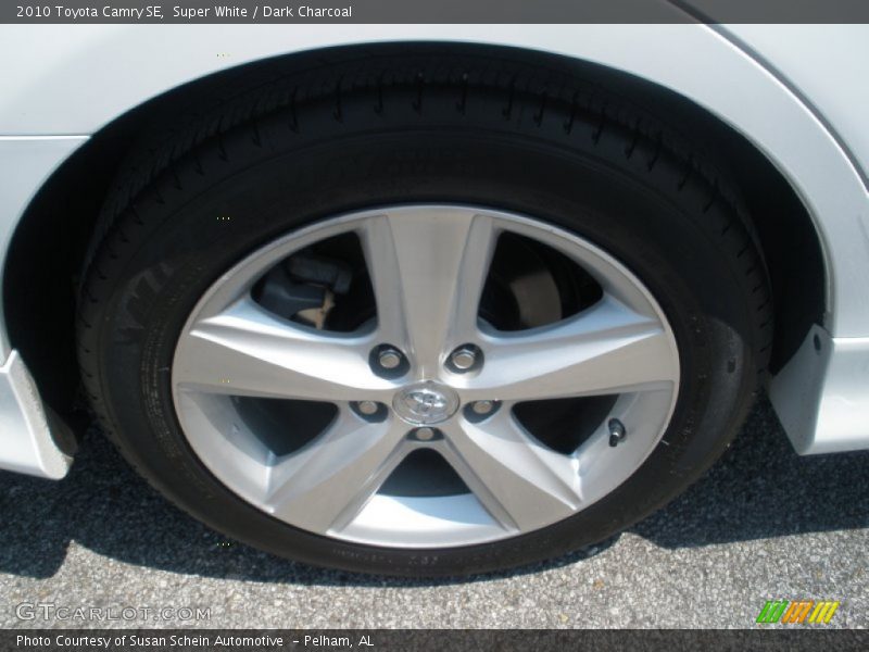 Super White / Dark Charcoal 2010 Toyota Camry SE