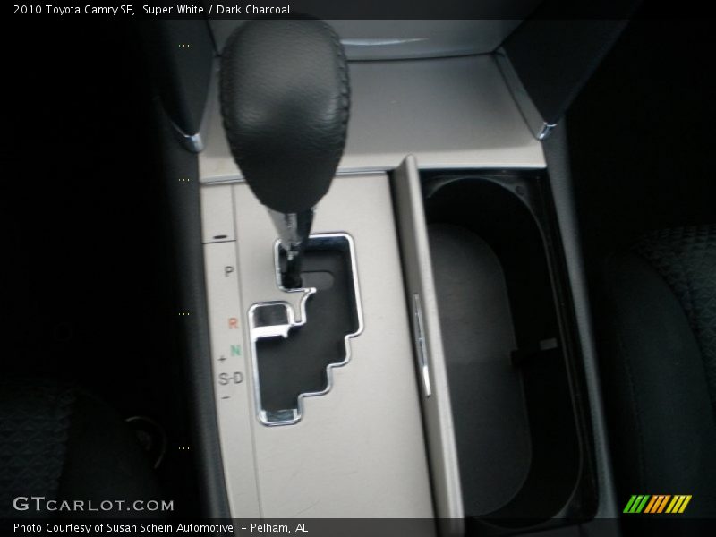 Super White / Dark Charcoal 2010 Toyota Camry SE