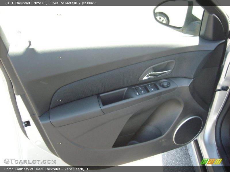 Silver Ice Metallic / Jet Black 2011 Chevrolet Cruze LT