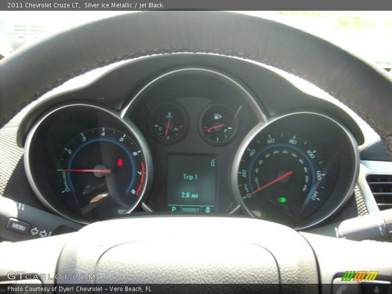 Silver Ice Metallic / Jet Black 2011 Chevrolet Cruze LT
