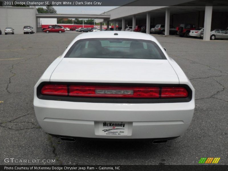 Bright White / Dark Slate Gray 2011 Dodge Challenger SE