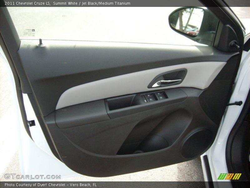 Summit White / Jet Black/Medium Titanium 2011 Chevrolet Cruze LS