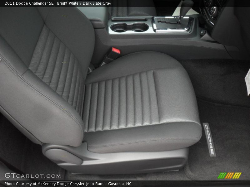 Bright White / Dark Slate Gray 2011 Dodge Challenger SE