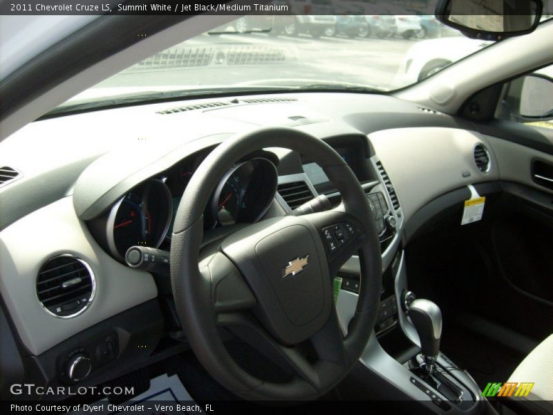 Summit White / Jet Black/Medium Titanium 2011 Chevrolet Cruze LS